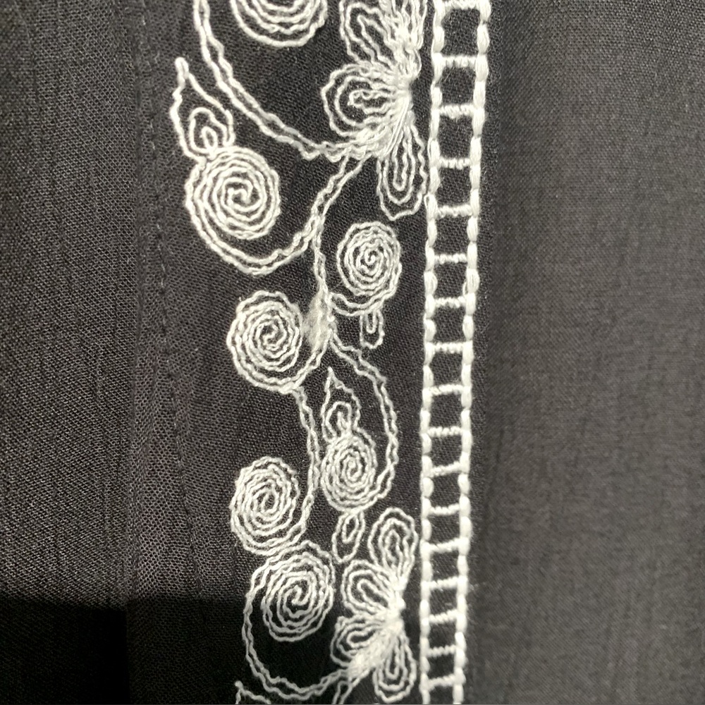Lovely embroidered Kimono - Picture 6 of 8